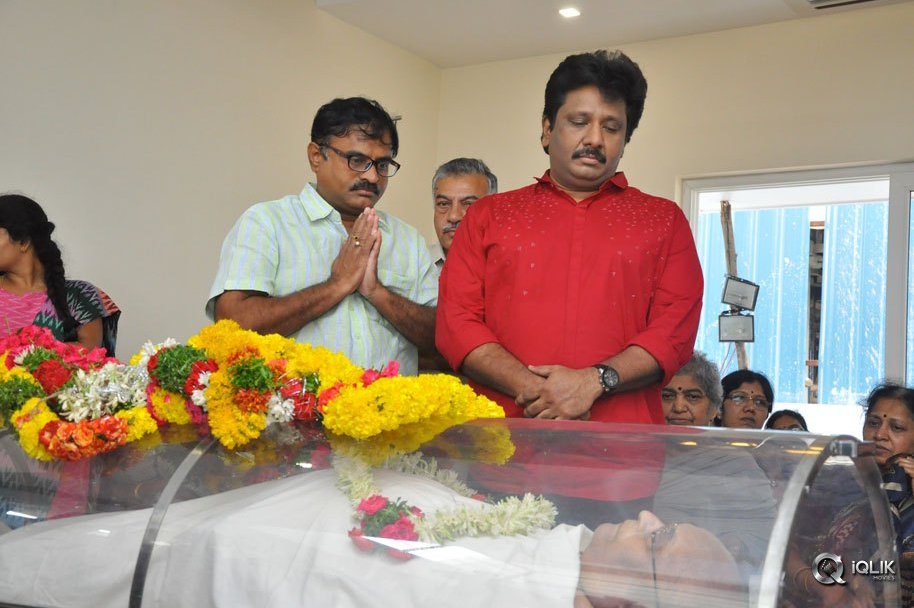 Celebs-Pay-Condolences-to-C-Narayana-Reddy